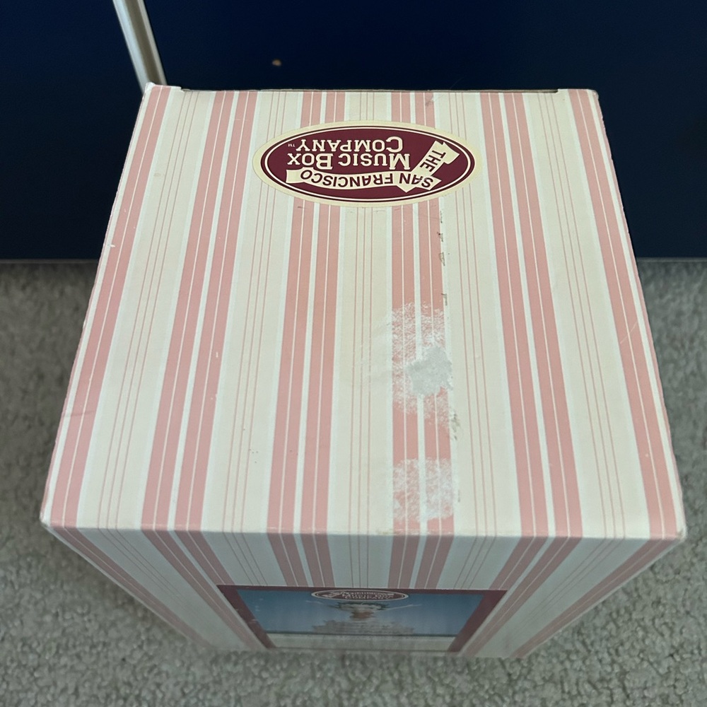 Betty Boop Happy Birthday Cake Music Box San Francisco Company 2005 Figurine - Picture 9 of 12